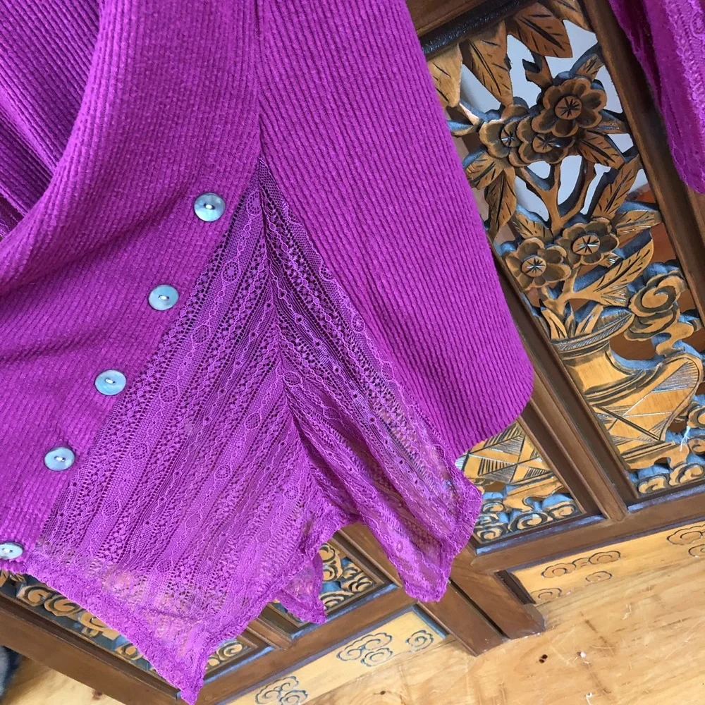 World Unity Long-Sleeve Ribbed Lace Detail Tunic - Picture 3 of 7